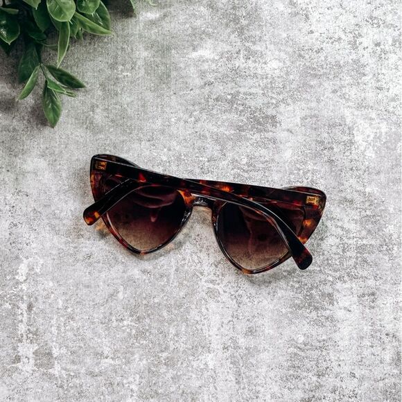 Boutique Tortoise Shell Brown Heart Shaped Sunglasses - Picture 2 of 3
